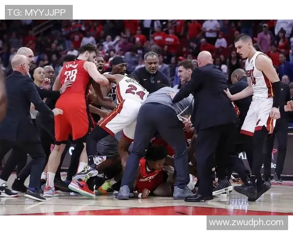 勇士火箭季后赛第三场激战回顾双星对决引发的精彩瞬间与战术博弈